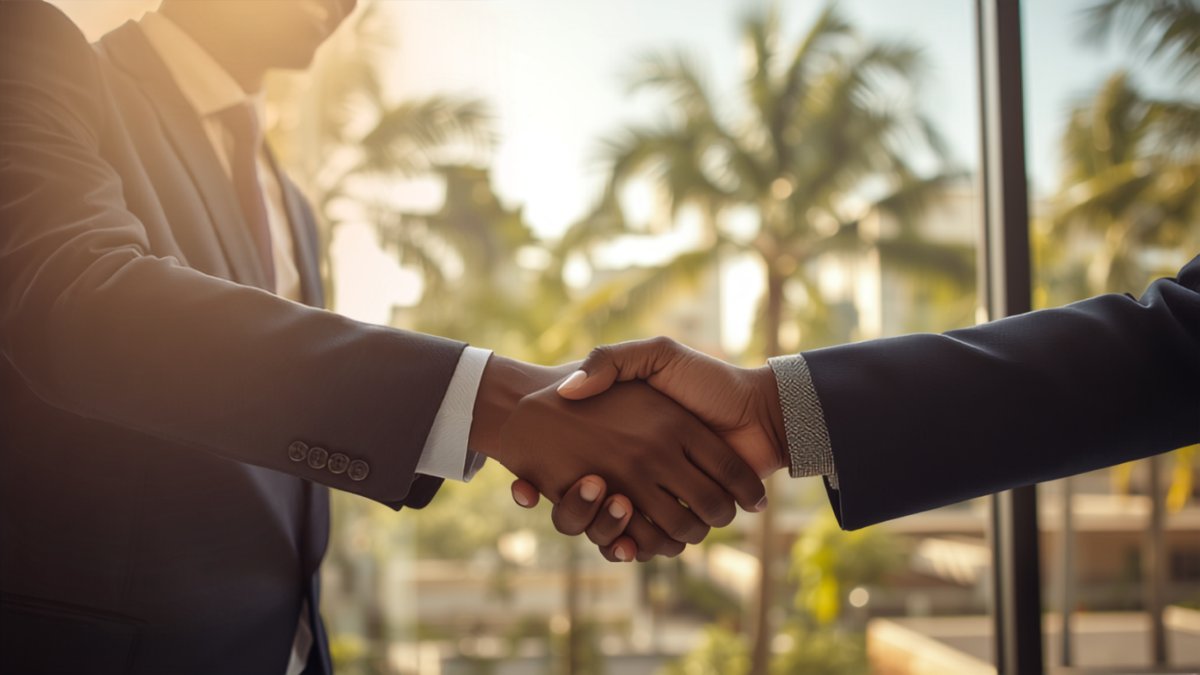 Échange entre un conseiller African Services Plus et un client à Abidjan